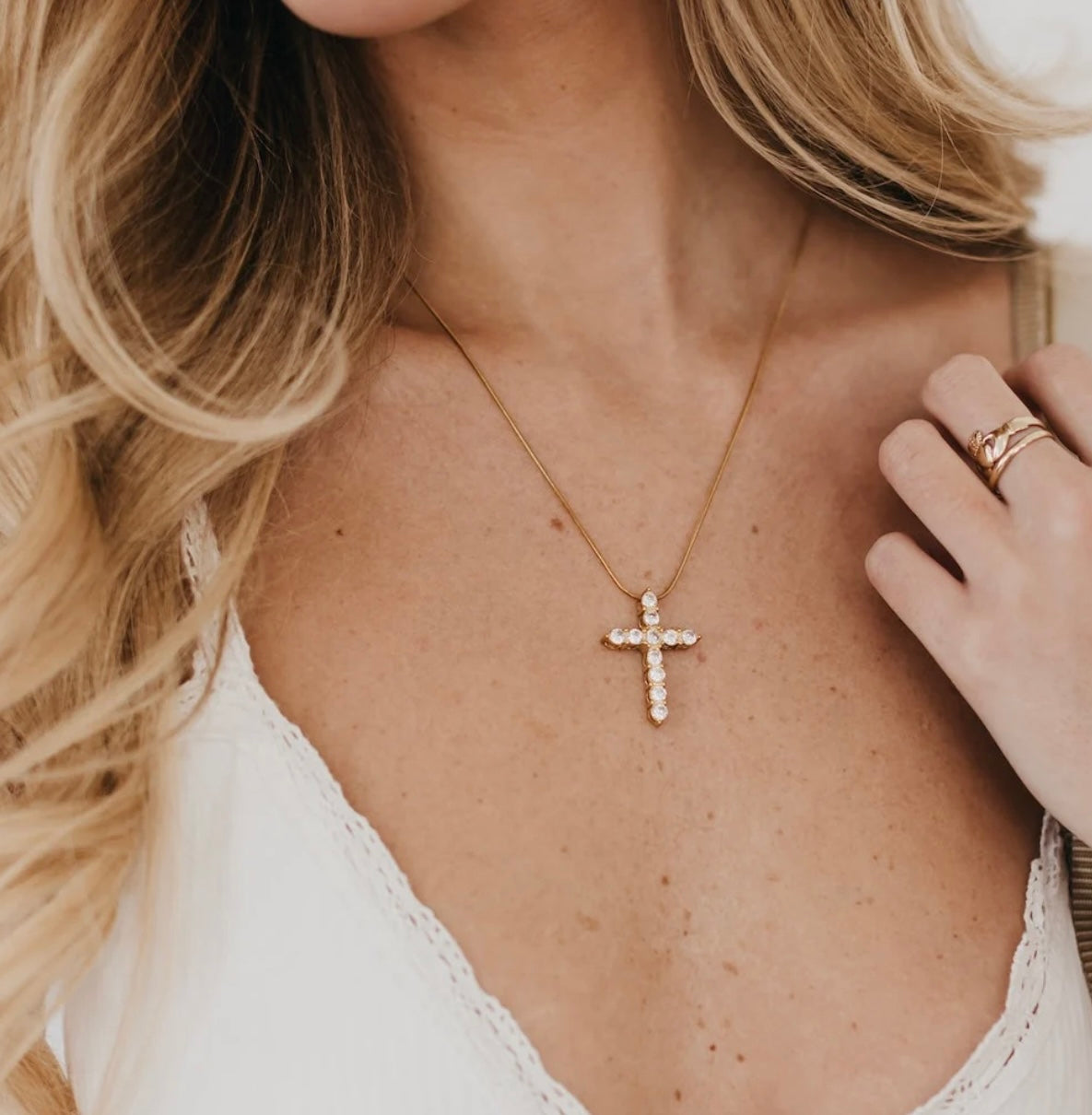 HANNAH DIAMOND CROSS NECKLACE WATERPROOF