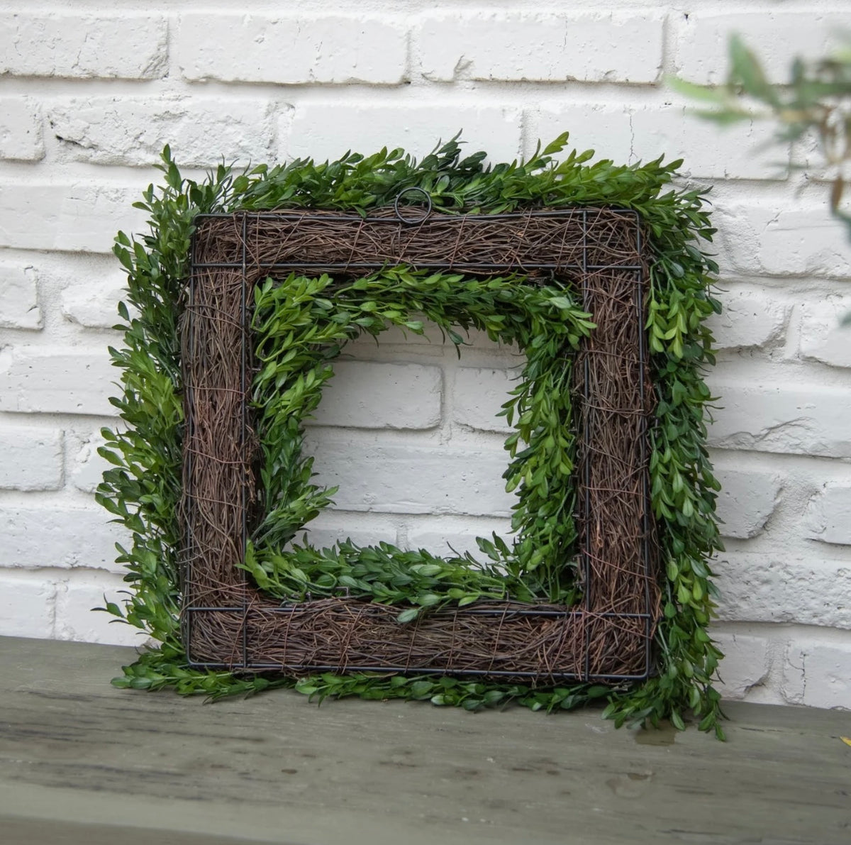 Faux Boxwood Wreath 18"