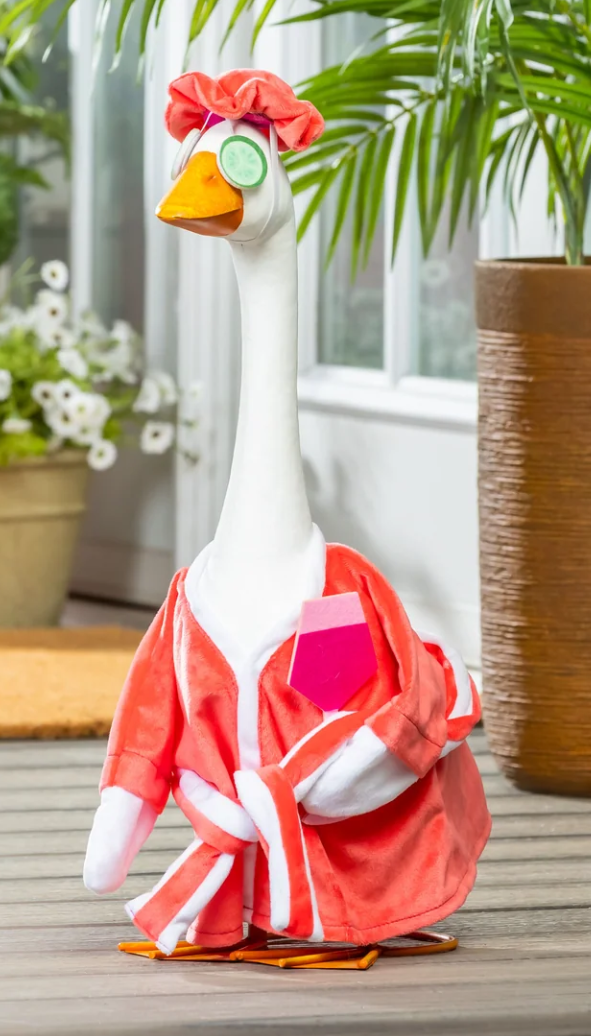 Giddy the Goose Outfit, Relaxation Time